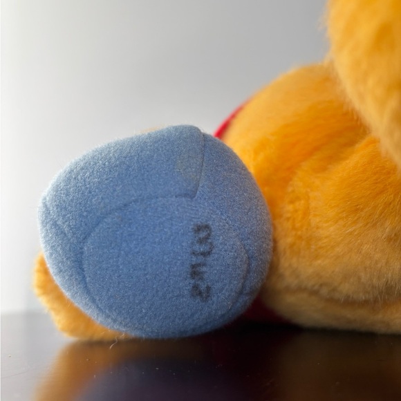 Mattel Winnie the Pooh Teddy Bear With Honey Pot Stuffed Animal Plush 1994 *READ - Picture 11 of 11